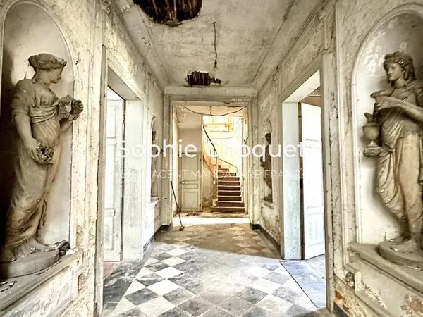 EXCLUSIVITÉ - VALENCIENNES — DEMEURE DE CARACTÈRE — UN PATRIMOINE RARE AU CŒUR DE LA VILLE