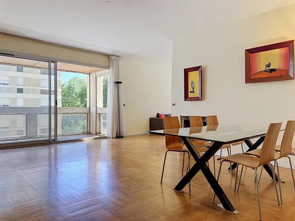 Belle opportunité - T4 130 m²/ loggia / 2 parking - GARCHES