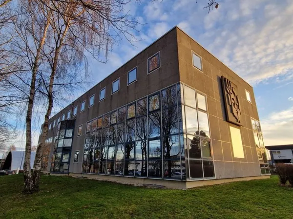 Bureaux 1687 m²