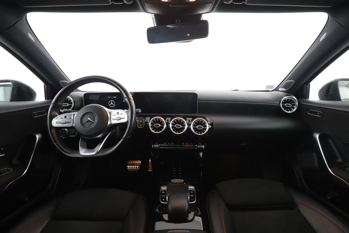 Mercedes-Benz Classe A 200 d AMG Line 8G-DCT — photo 11