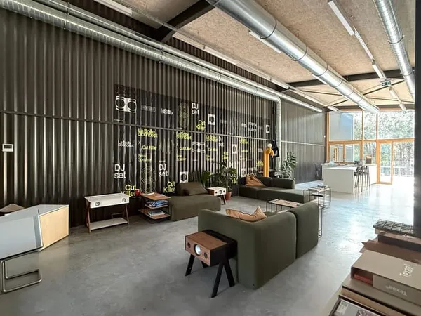 Bureau 210 m²