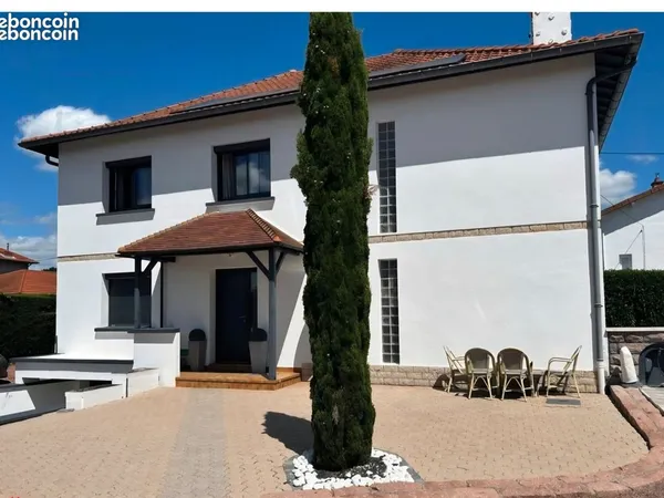 Maison avec piscine chauffée et logement indépendant