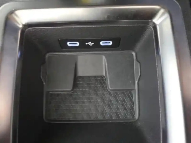 Renault Megane e-tech ev60 130ch super charge — photo 72