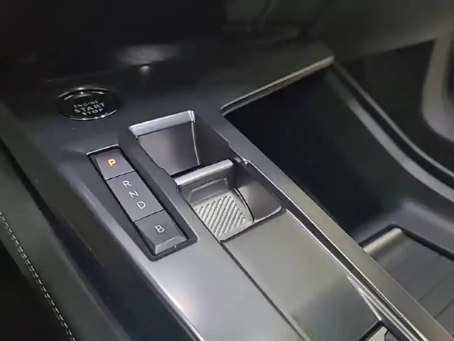 Peugeot 408 phev 225 e-eat8 — photo 14