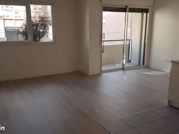 Appartement T2 45 m2 récent avec parking en sous-sol