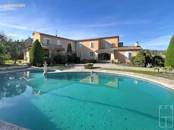 Maison 7 pièces 260 m²