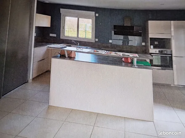 Longère rénovée de plain-pied 104 m² à Areines