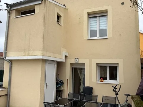 Maison à vendre 5 pièces (52MAISON CONTEMPORAINE - 3 CHAMBRES ET UN GRAND POTENTIEL