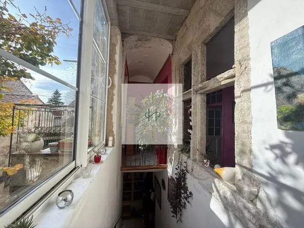 Charmante maison de village avec dépendances.
