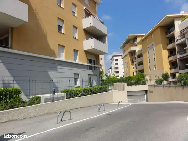 T2 Avec garage dans bel immeuble