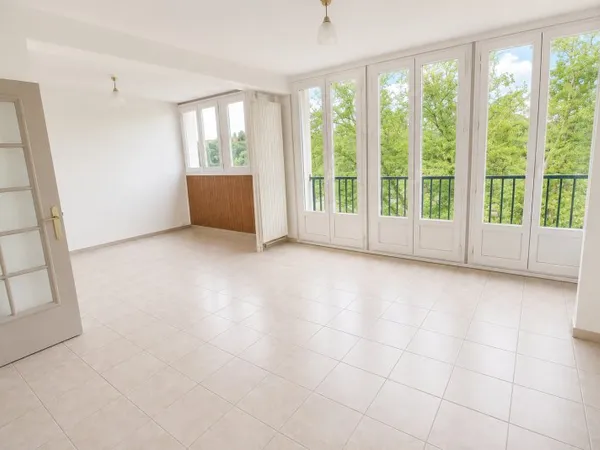 SECTEUR PARILLY: Appartement type 4 #prox metro# colocation