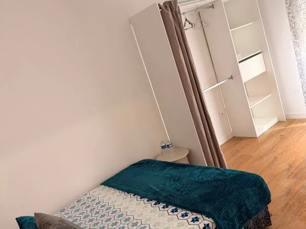 Chambre dans une maison