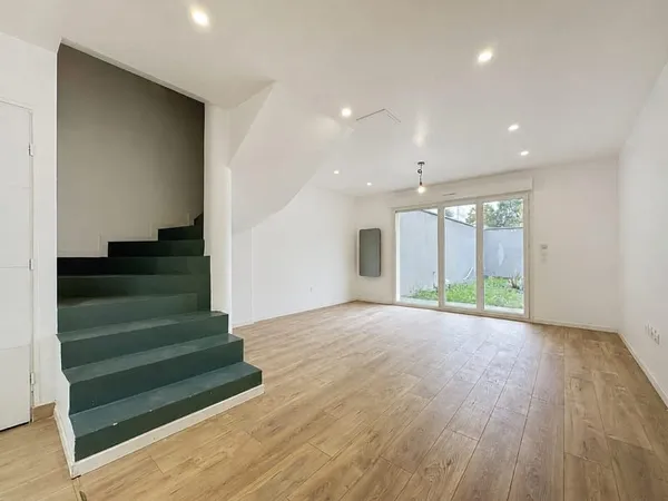 SAINT-DENIS - MAISON NEUVE 95 M² - 3 CHAMBRES - JARDIN