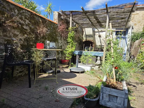 FROSSAY BOURG : bien atypique et de charme, 140 m2 habitable