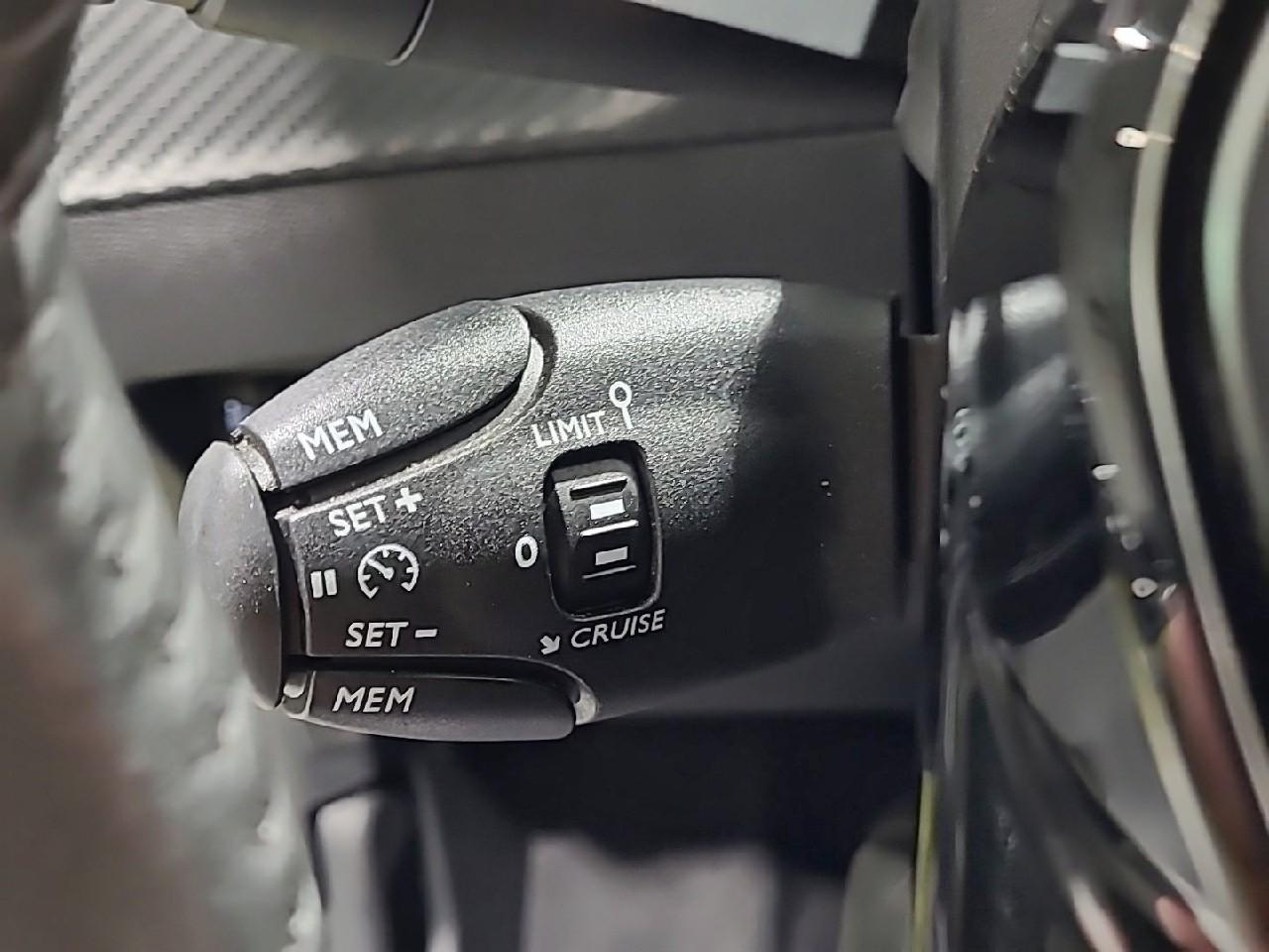 Peugeot 208 — photo 21