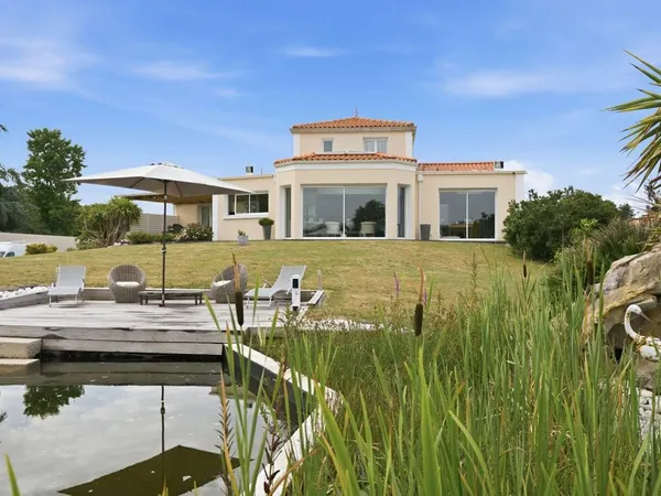 Rare à Vallet propriété lumineuse de 240 m² ·