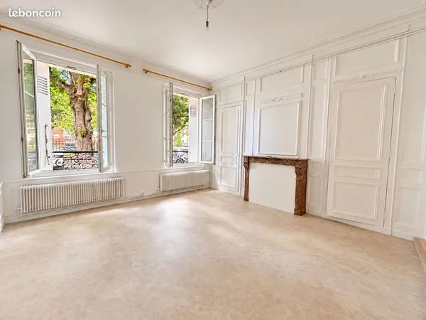 Charmant T2 de 52 m², lumineux, moulures et cuisine équipée