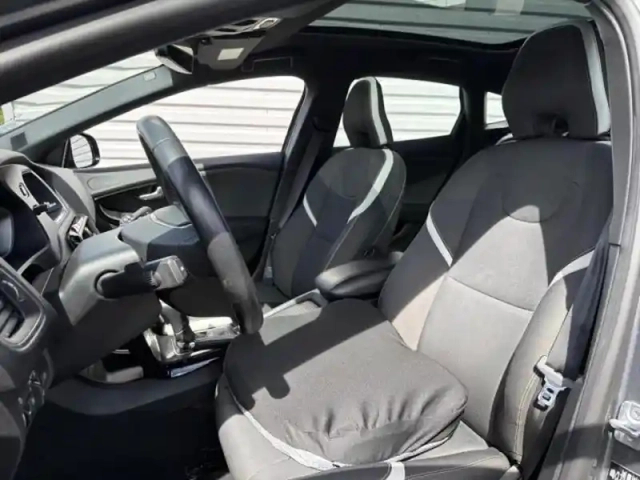 Volvo V40 t2 122ch signature edition geartronic — photo 6
