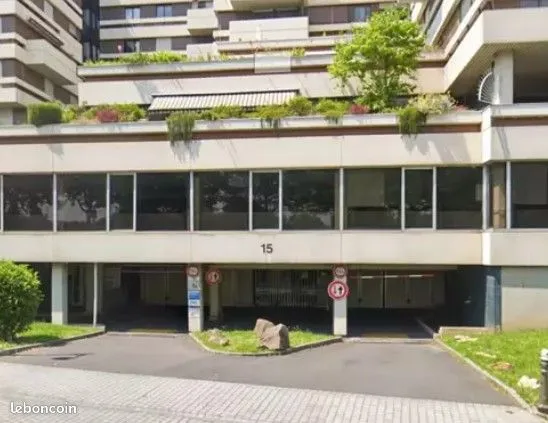 Place parking centre ville à Suresnes