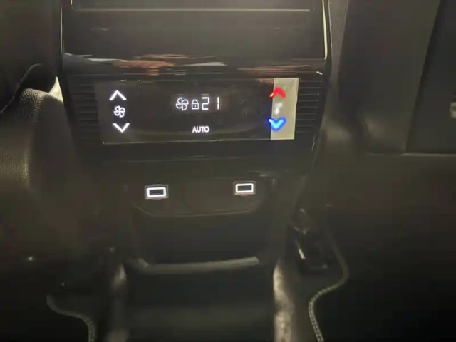 Peugeot 5008 electrique 210 ch 73 kwh — photo 16