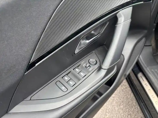 Peugeot 2008 1.2 puretech 130ch s&amp;s gt eat8 — photo 13