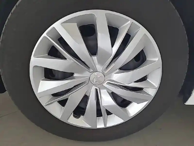 Peugeot 208 puretech 75 s&amp;s bvm5 — photo 13