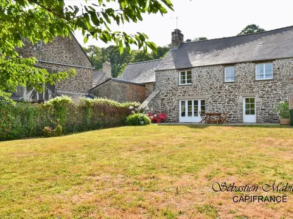 Maison en pierres rénovée 5 pièces à Saint Broladre (35) en Baie du Mont Saint Michel