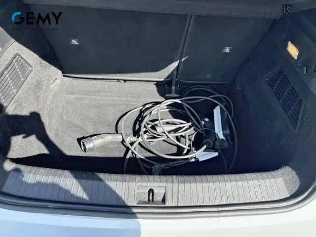 Renault Megane e-tech ev60 220 ch super charge — photo 6