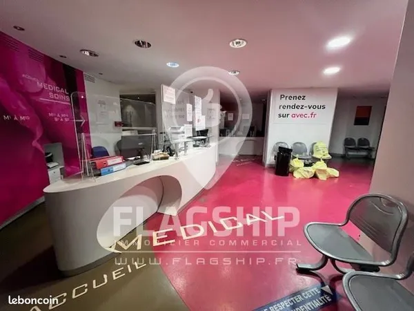 Boutique 850 m² MONTREUIL