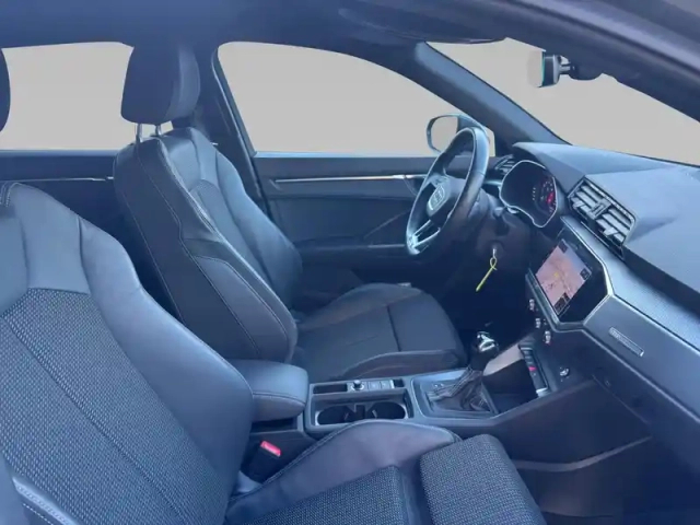 Audi Q3 35 tfsi 150 ch s tronic 7 — photo 11
