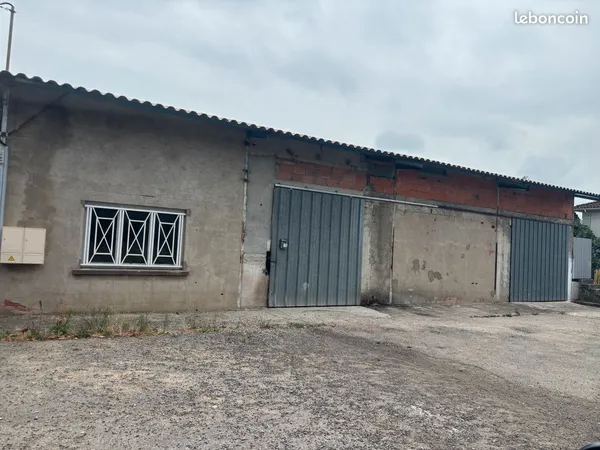 Hangar industriel