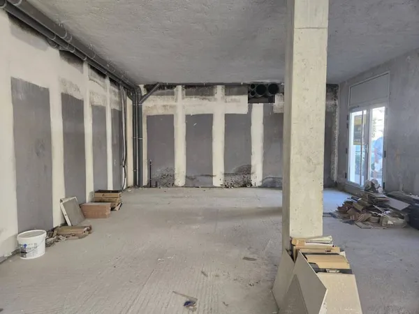Local commercial 128 m²
