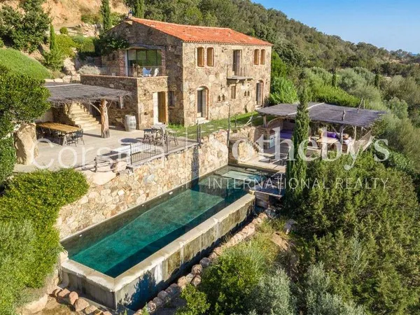 Maison 6 pièces 185 m²