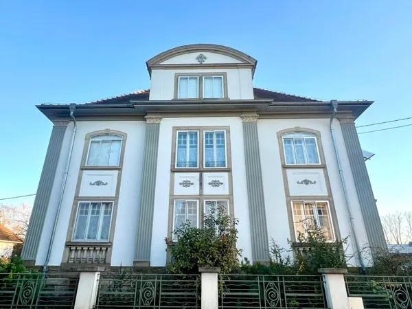 Maison de maître 238 m², terrain 1891 m²