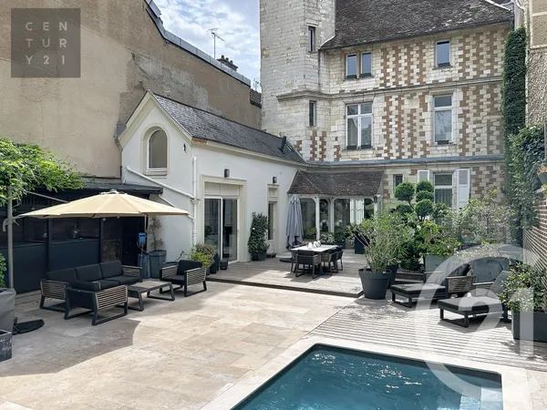 Maison 7 pièces 300 m²