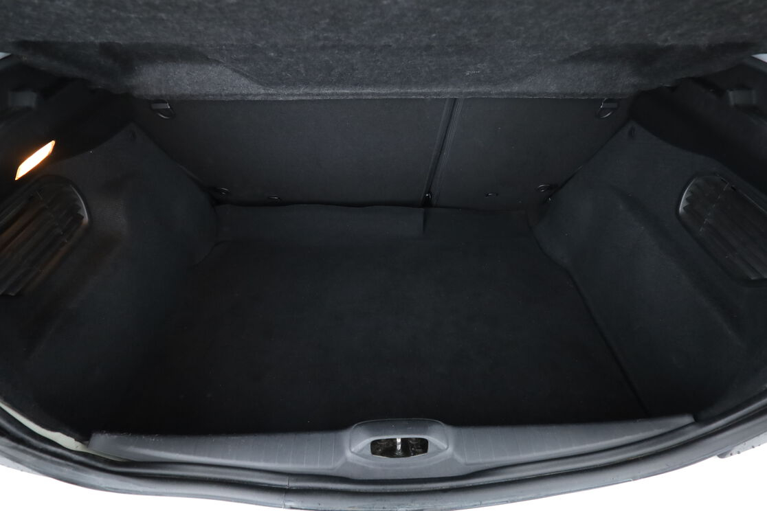 Peugeot 208 1.2 PureTech Allure EAT6 — photo 16