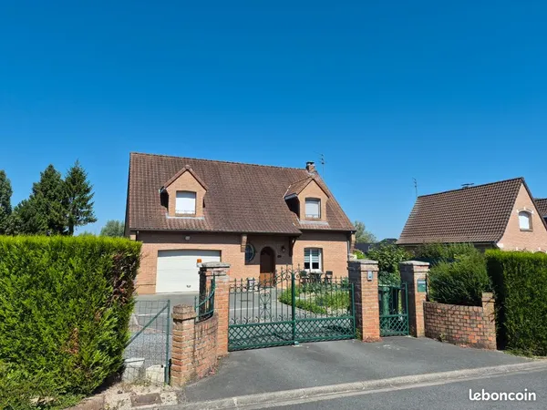 Construction traditionnelle de 131m², 4 chambres, terrain de 994m²