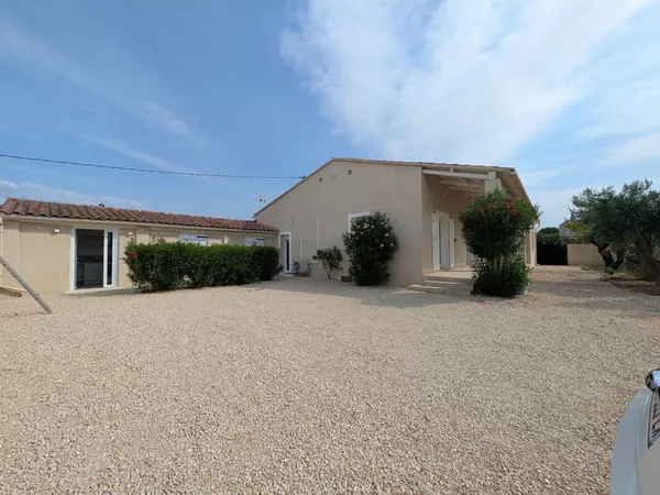 MAISON DE PLAIN PIED ENTRAIGUES
