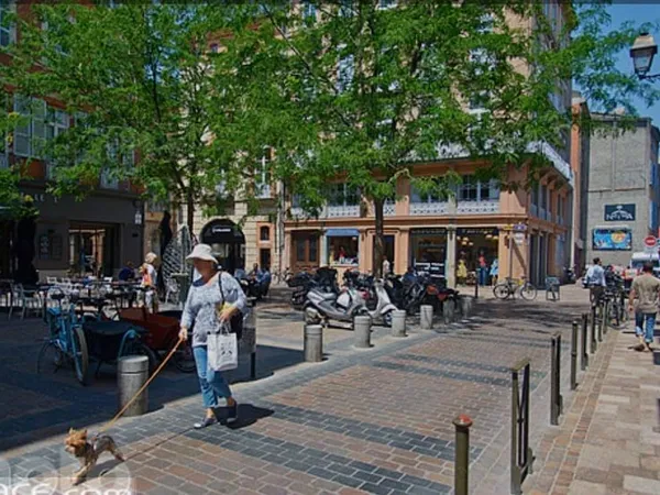 Local commercial 246 m²