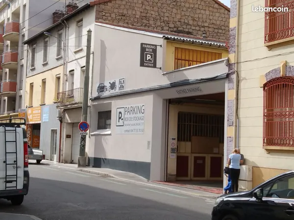 Box fermé à louer dans site avec gardien