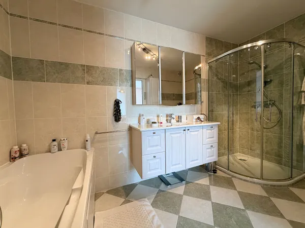 Maison 7 pièces 216 m²