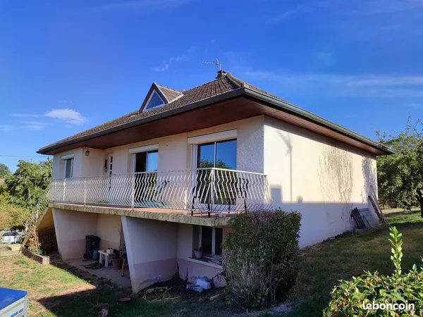 Maion à 2 pas du centre ville de Charlieu - 166 000