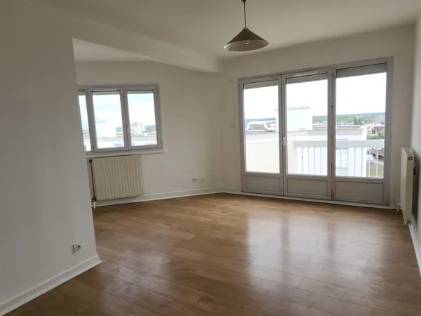 T2 Bis rénové - 53 m² - 8e étage - Vue dégagée - Saint-Jean-des-Vignes - garage en option