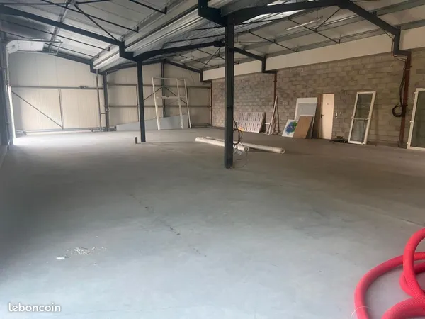 A louer - batiment industriel 300m2