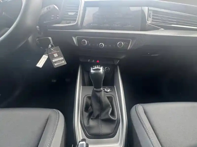 Audi A1 sportback 25 tfsi 95 ch bvm5 — photo 13