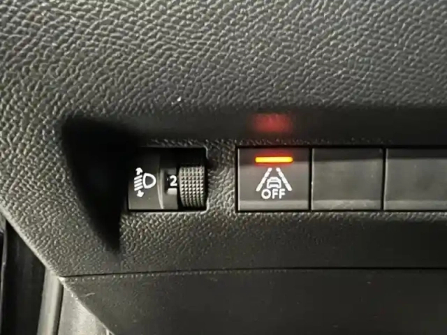 Peugeot 208 e- 136ch style — photo 9