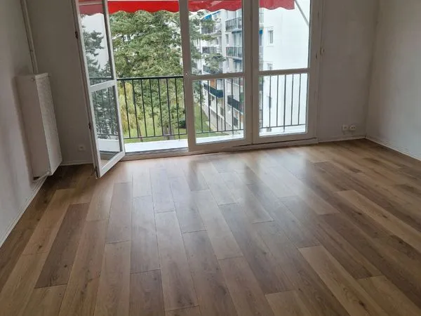 Appartement 32 m2 situé au 3eme étage sans ascenceur. Quartier chevalerie 37100 tours nord