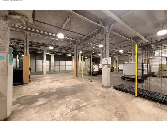 Entrepôt 35 m² PARIS 11