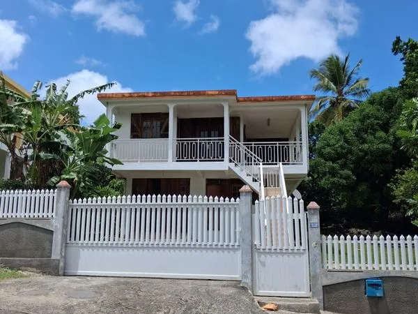 Location de villa, grand jardin clôturé, libre de suite (non meublé)