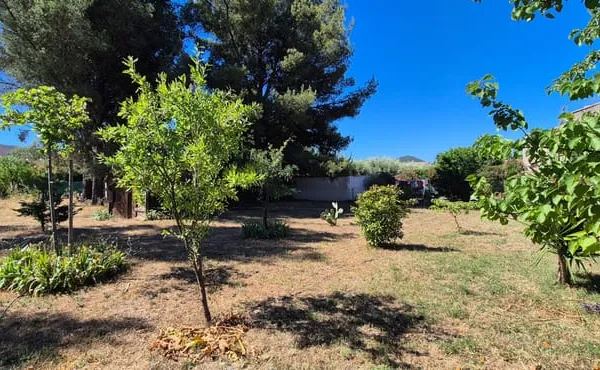 Terrain à bâtir de 726 m² à Saint-Cyr-sur-Mer